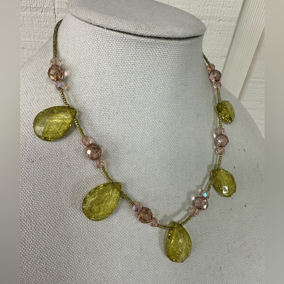 Unique chartreuse green crackle bead necklace - Picture 3 of 6